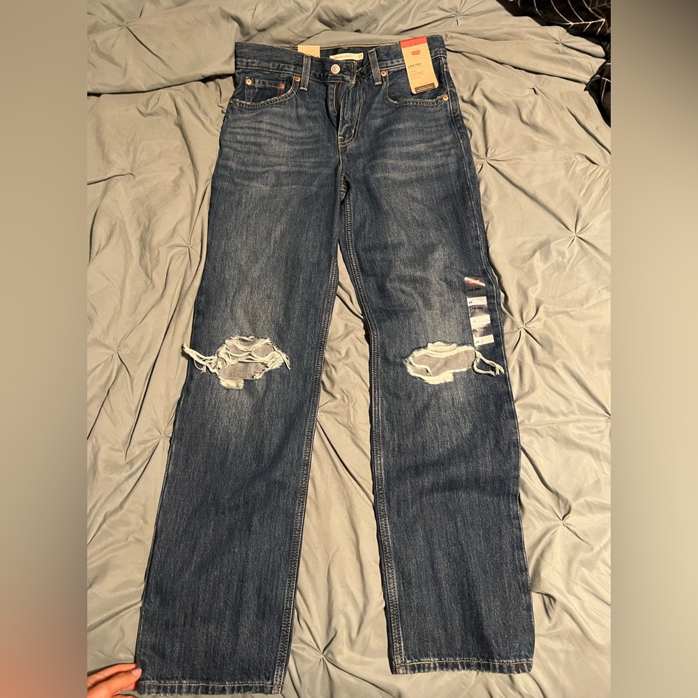 Levis - Picture 2 of 3